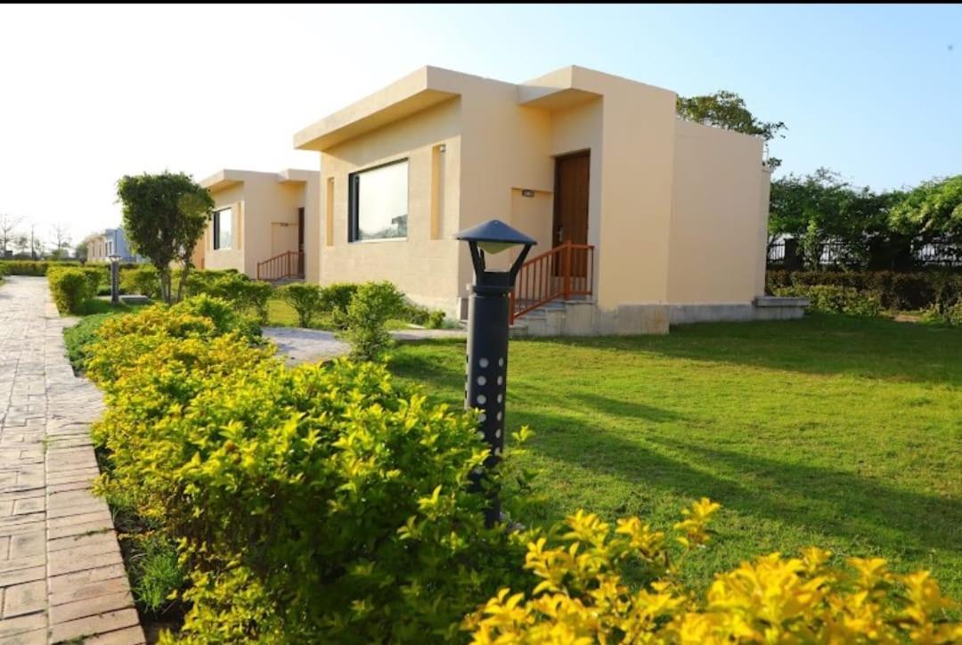 Haritma Resort Delhi Zewnętrze zdjęcie
